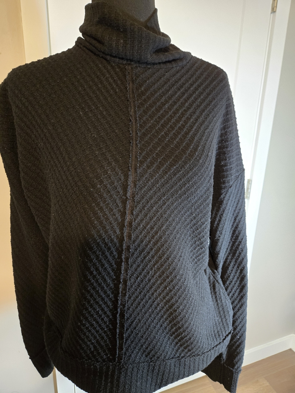 H by Bordeaux Black Waffle Knit Turtleneck Pullover Top Size M Cozy Loungewear